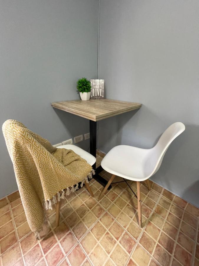 エル・カラファテ La Colmena Apartsアパートホテル エクステリア 写真