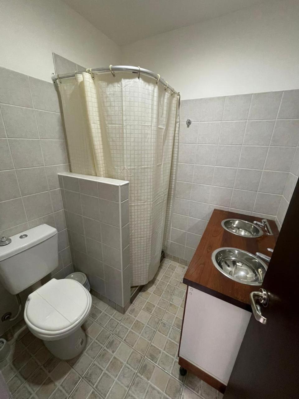 エル・カラファテ La Colmena Apartsアパートホテル エクステリア 写真