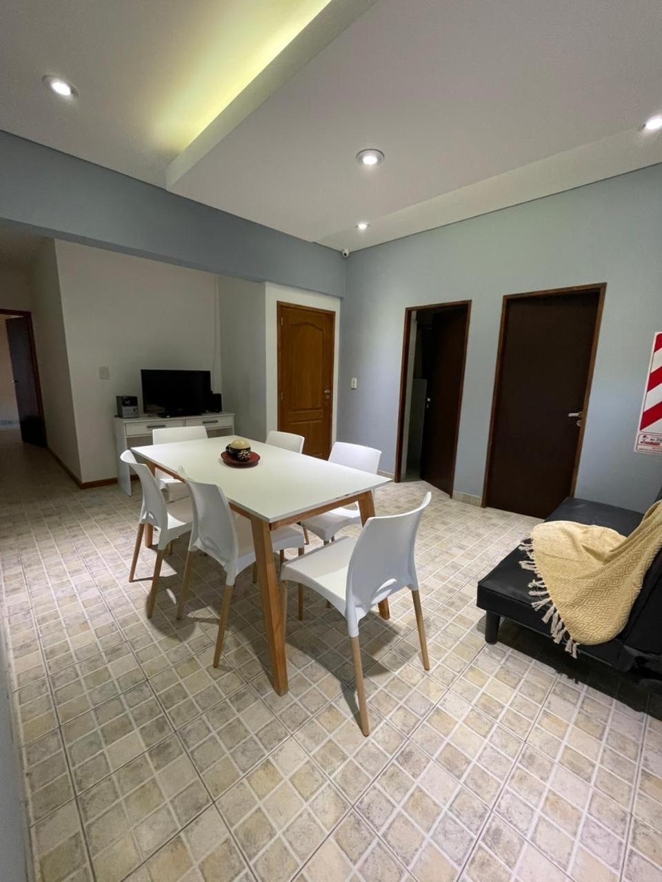 エル・カラファテ La Colmena Apartsアパートホテル エクステリア 写真